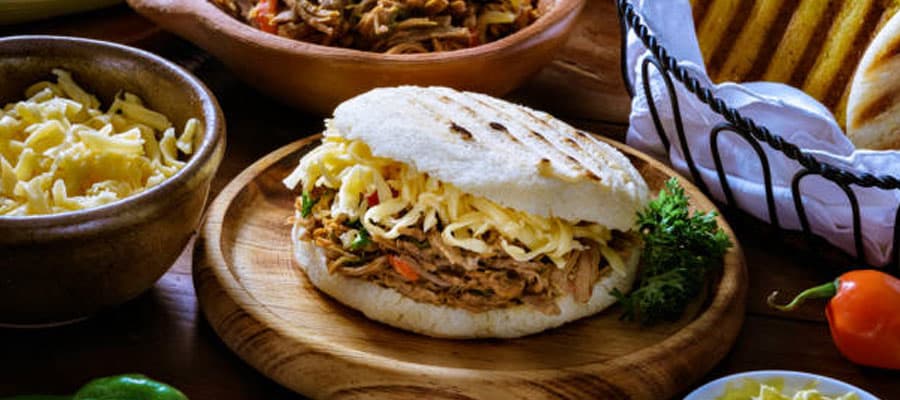 Aprende a preparar las mejores arepas caseras al estilo colombiano con la harina de maíz doña arepa